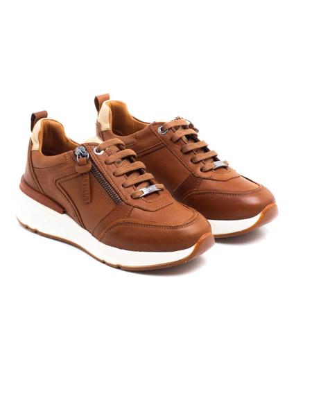 Deportivo color camel Carmela 16018202 con cremallera